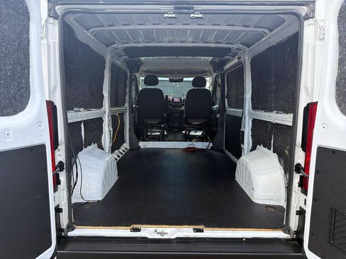Used 2023 RAM ProMaster 2500 w/ Convenience Group FWD image 18