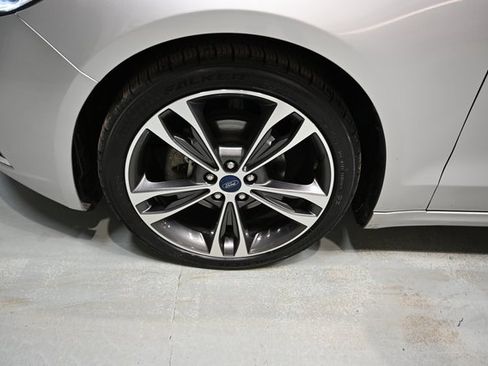 Used 2019 Ford Fusion Titanium image 31