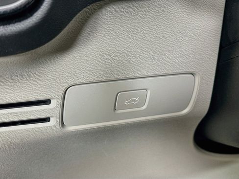 Used 2023 Volvo XC40 B4 Plus w/ Protection Package Premier FWD image 17