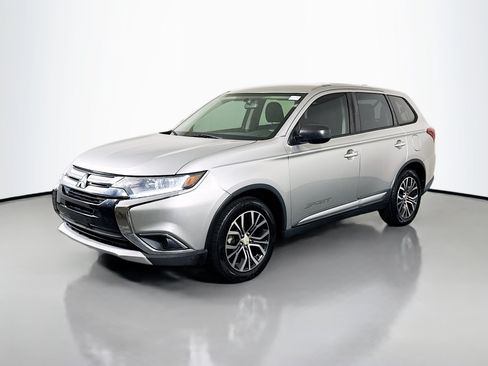 Used 2018 Mitsubishi Outlander ES FWD image 4