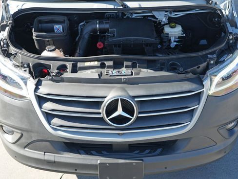 Used 2022 Mercedes-Benz Sprinter 1500 image 8