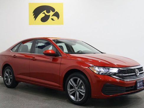 Certified 2023 Volkswagen Jetta SE image 5