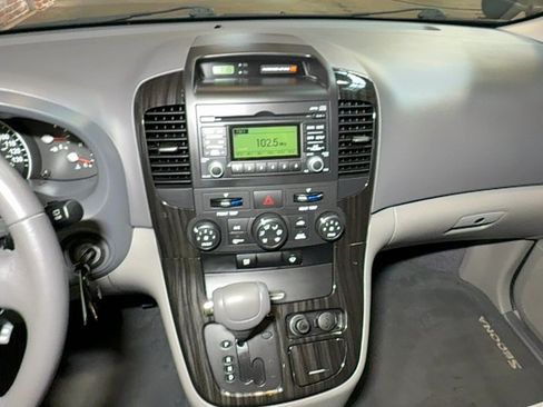 Used 2012 Kia Sedona EX FWD image 18