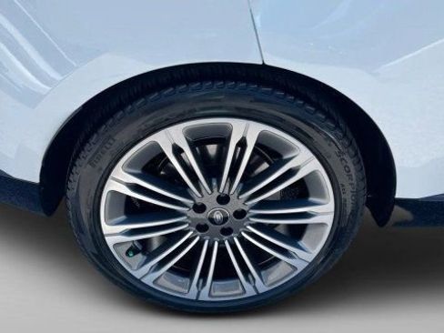 Used 2024 Land Rover Range Rover Long Wheelbase Autobiography image 22