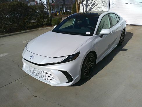 Used 2025 Toyota Camry XSE image 6