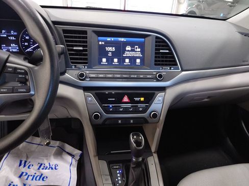 Used 2017 Hyundai Elantra SE FWD image 18