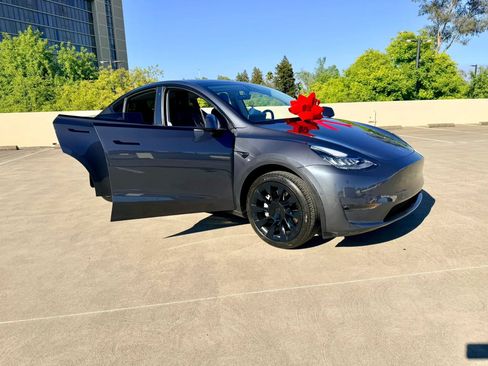 Used 2022 Tesla Model Y Long Range AWD/4WD image 31