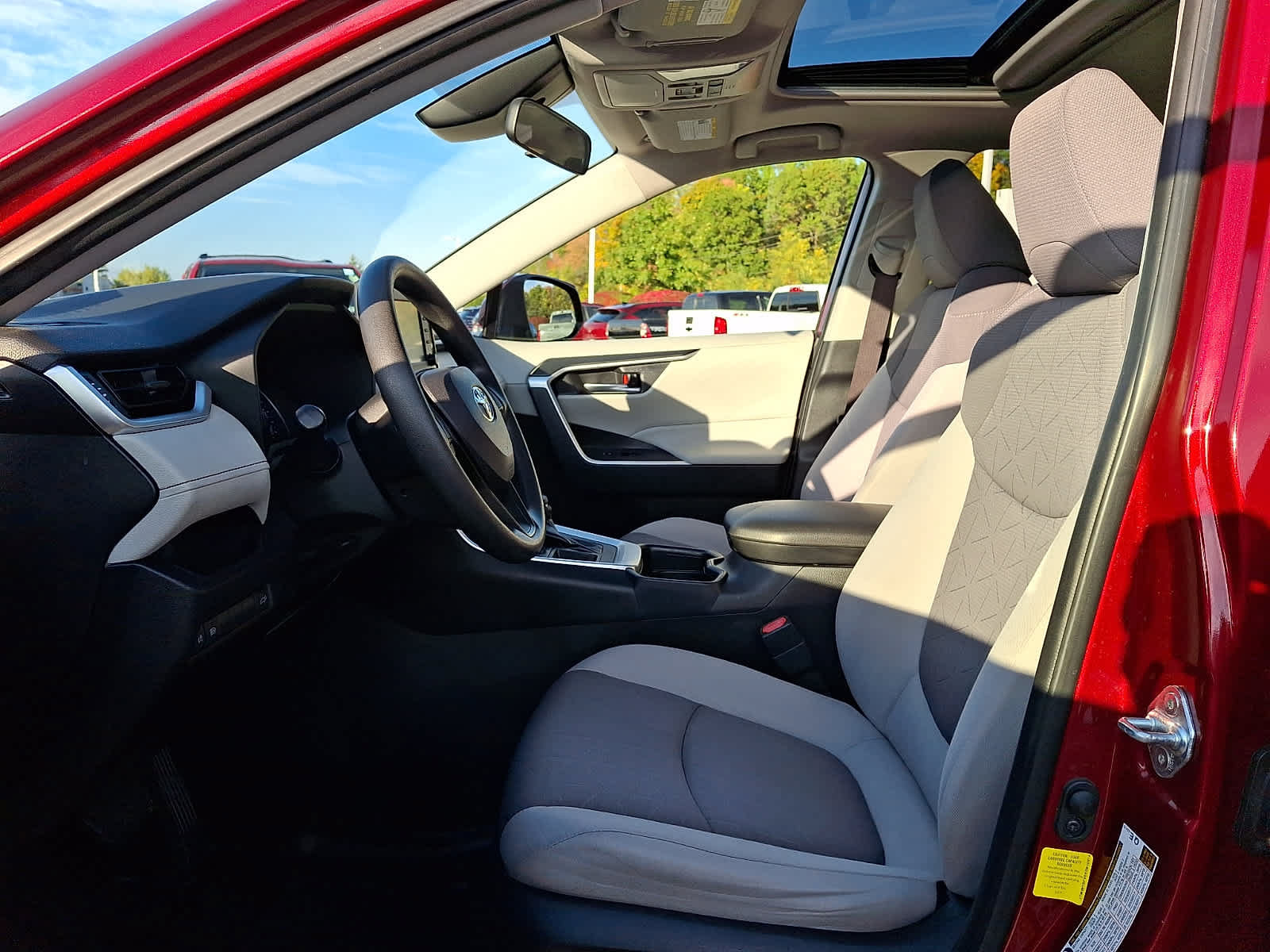 Used 2019 Toyota RAV4 XLE w/ Convenience Package FWD image 15
