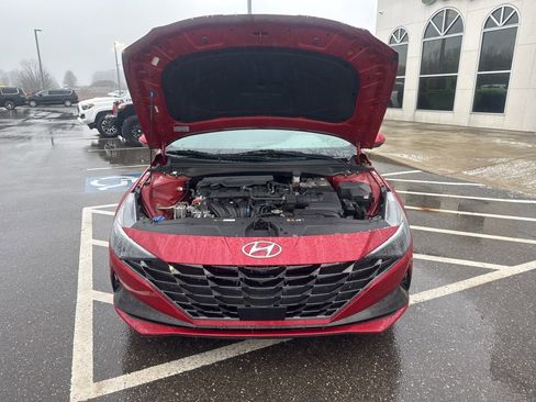 Used 2022 Hyundai Elantra SEL w/ Convenience + Premium Package image 5