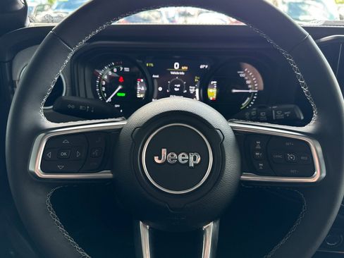 Used 2025 Jeep Wrangler Unlimited Sahara image 26