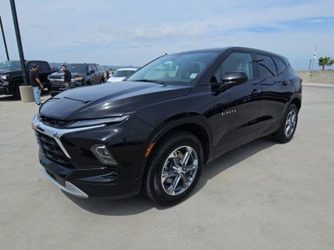 Used 2025 Chevrolet Blazer LT image 4