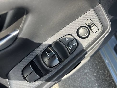 Used 2025 Nissan Sentra SV FWD image 15