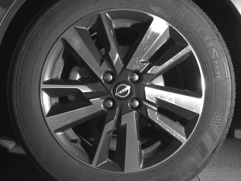 Used 2025 Nissan Versa SV image 12