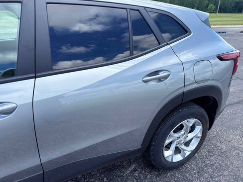 Used 2024 Chevrolet Trax LS w/ LS Convenience Package FWD image 17