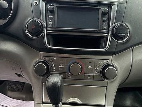 Used 2013 Toyota Highlander Plus image 22
