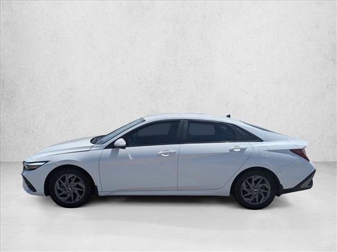 Used 2024 Hyundai Elantra Blue FWD image 9