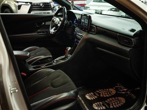 Used 2019 Hyundai Veloster 2.0 Premium image 11