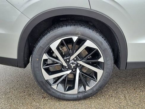 Used 2024 Mitsubishi Outlander SE image 7