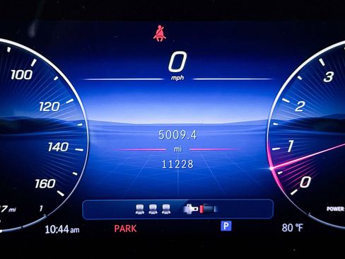 Used 2025 Mercedes-Benz GLC 300 4MATIC image 35