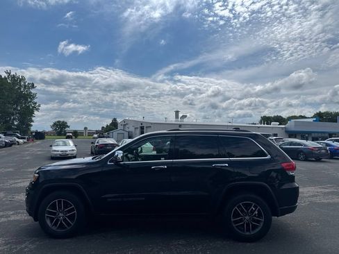 Used 2018 Jeep Grand Cherokee Limited AWD/4WD image 2