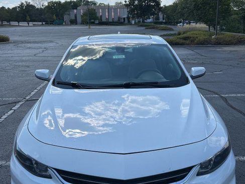 Used 2018 Chevrolet Malibu LT image 17