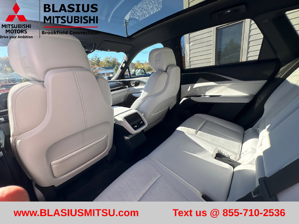 Used 2024 Cadillac Lyriq Luxury AWD/4WD image 40