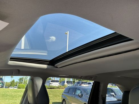 Used 2019 Toyota Highlander XLE FWD image 30