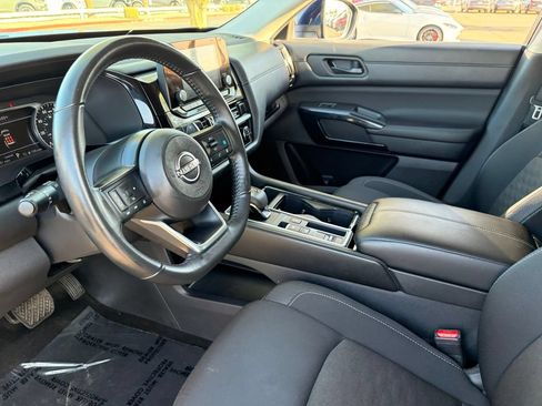Certified 2024 Nissan Pathfinder SV FWD image 16