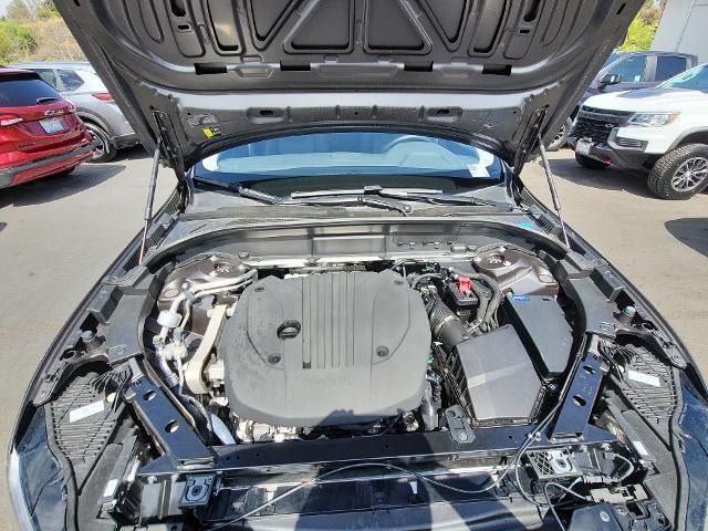Used 2025 Volvo XC60 B5 Plus AWD/4WD image 28
