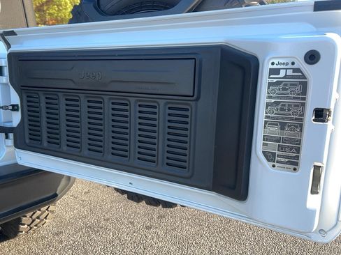 Used 2024 Jeep Wrangler Willys image 31