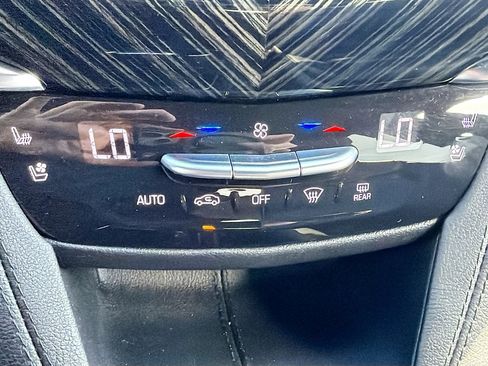 Used 2024 Cadillac XT6 Premium Luxury FWD image 16