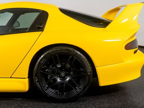 Used 2001 Dodge Viper GTS image 16