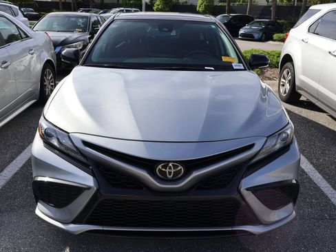 Used 2023 Toyota Camry XSE FWD image 5