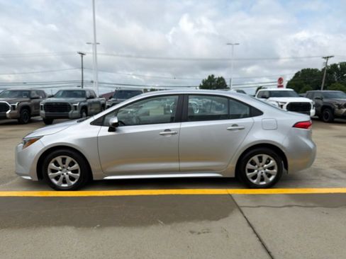 Used 2023 Toyota Corolla LE w/ Carpet Mat Package (TMS) FWD image 3