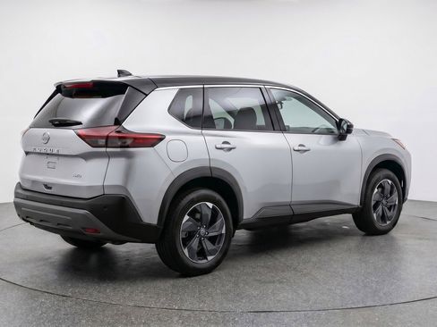 Used 2025 Nissan Rogue SV AWD/4WD image 9