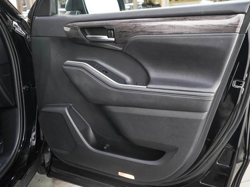 Used 2020 Toyota Highlander Limited AWD/4WD image 9