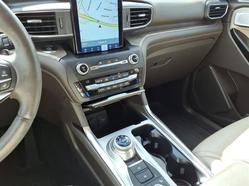 Used 2020 Ford Explorer Platinum w/ Premium Technology Package AWD/4WD image 30