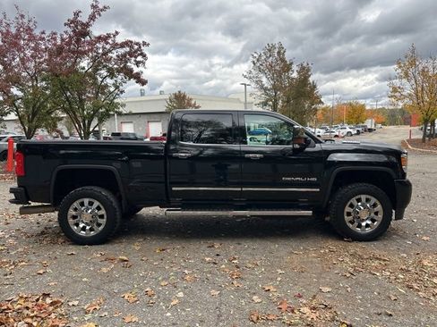 Used 2018 GMC Sierra 2500 Denali w/ Duramax Plus Package image 6