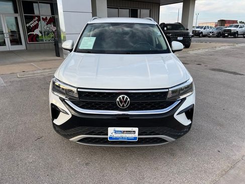 Used 2022 Volkswagen Taos SE FWD image 9