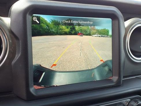 Used 2022 Jeep Gladiator Overland w/ Cold Weather Group AWD/4WD image 25
