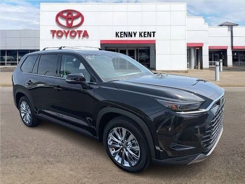 Used 2025 Toyota Grand Highlander Platinum image 1