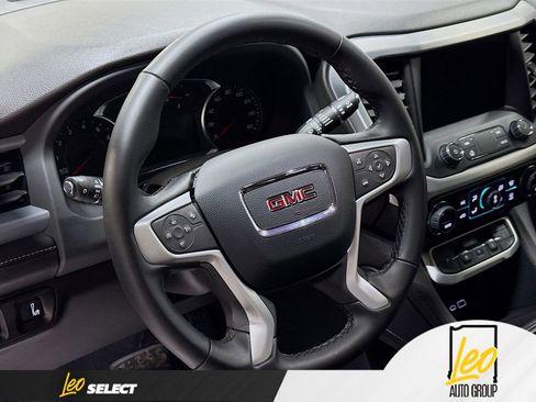 Used 2023 GMC Acadia SLT FWD image 11