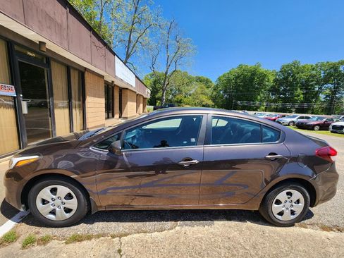 Used 2017 Kia Forte LX image 8