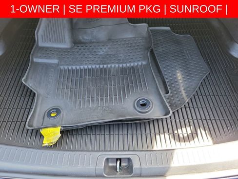 Used 2025 Toyota Corolla SE w/ SE Premium Package FWD image 13