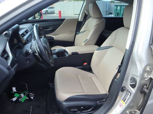 Used 2019 Lexus ES 300h w/ Premium Package FWD image 9