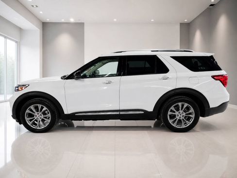 Used 2021 Ford Explorer Limited w/ Equipment Group 301A RWD image 2