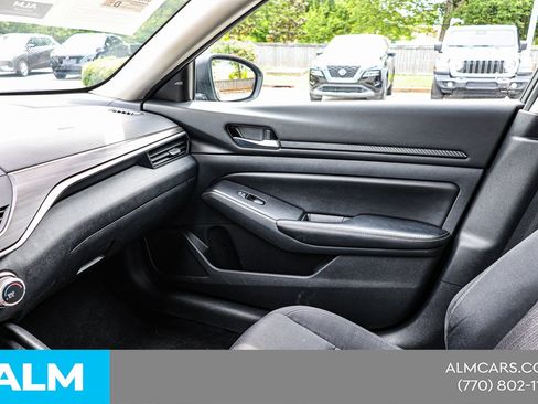Used 2025 Nissan Altima 2.5 SV FWD image 36