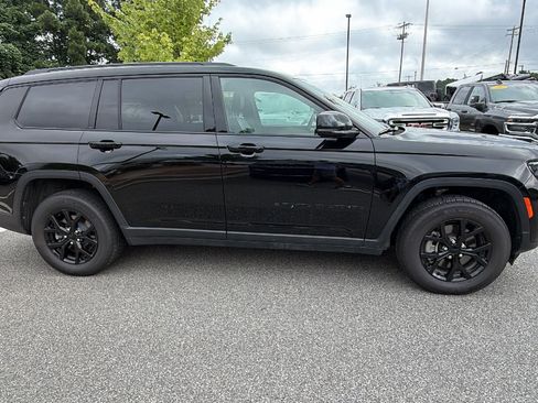 Used 2025 Jeep Grand Cherokee L Laredo AWD/4WD image 7