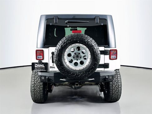 Used 2015 Jeep Wrangler Unlimited Sahara w/ Connectivity Group AWD/4WD image 11