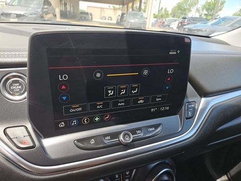 Used 2025 Chevrolet Blazer LT FWD image 21
